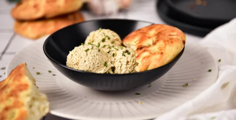 Domača tofu pašteta: hitri recept za beljakovinski namaz