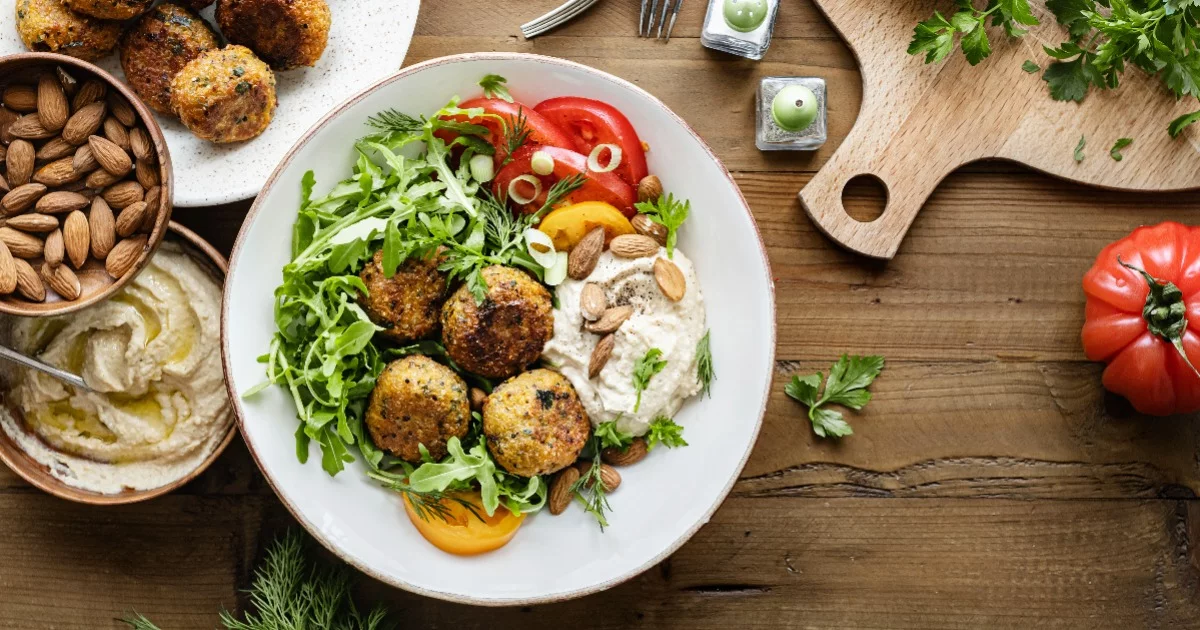 Vegani in veganska prehrana - prednosti, slabosti, in razbijanje predsodkov