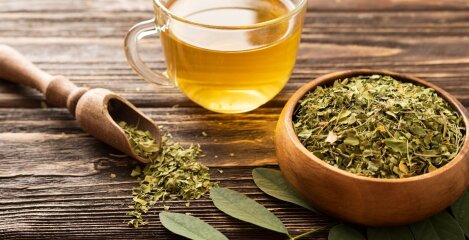 Lovorjev čaj za kašelj in boleče sklepe - recept, uporaba in stranski učinki