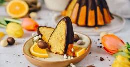 Jaffa kuglof - praznična sladica, ki za seboj ne pušča niti ene drobtinice!