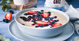 Rižev zdrob s sadjem - recept za okusen brezglutenski zajtrk