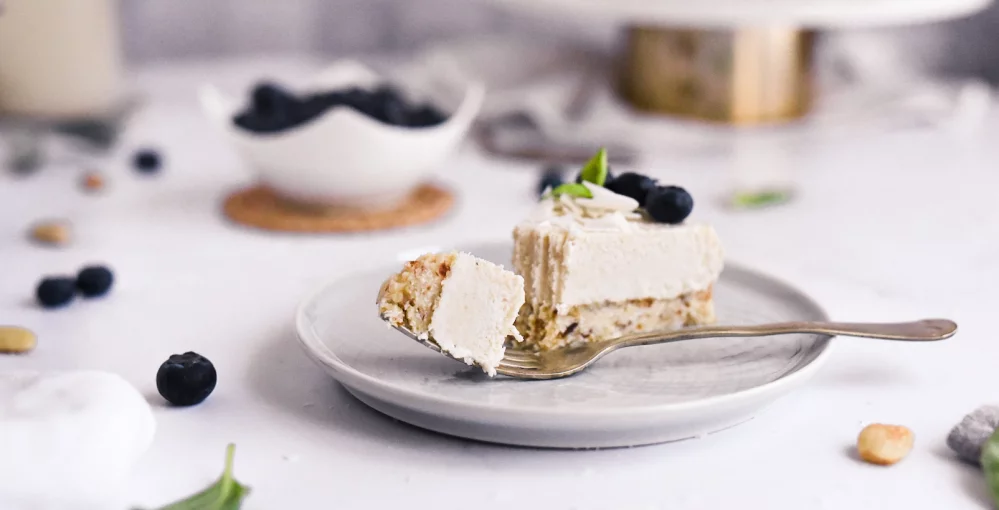 Zdrava kokos torta brez peke - raw recept, ki ga obožujemo!
