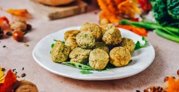 Falafel kroglice iz čičerike in ohrovta