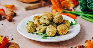 Falafel kroglice iz čičerike in ohrovta
