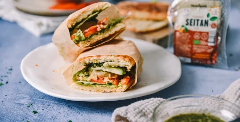 Caprese sendvič s seitanom je odličen za vsak trenutek dneva!