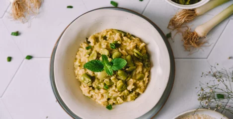 Rižota s šparglji in bobom, ta gastronomska poslastica je prav za nas