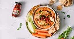 Hummus iz sušenih paradižnikov je prava kulinarična poslastica