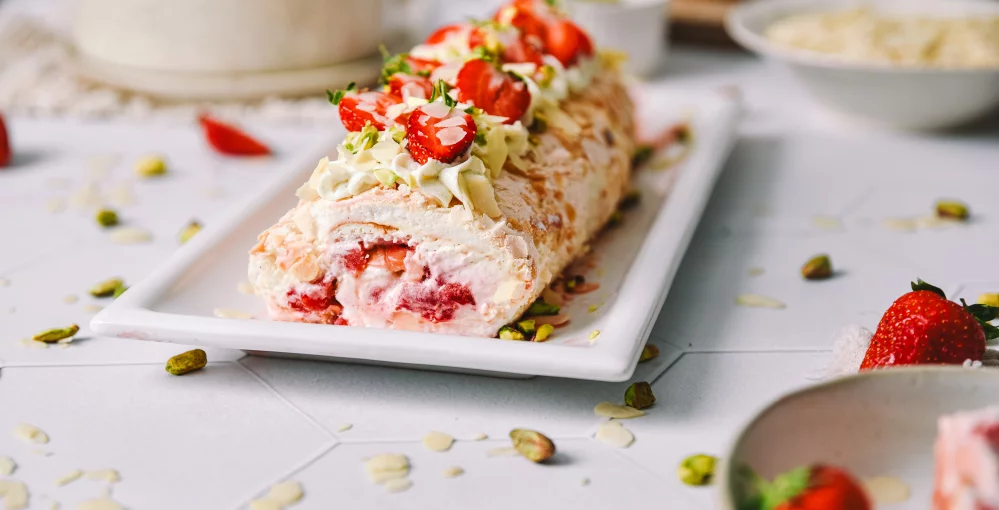 Pavlova rulada z jagodami saj nam prihajajo lepši dnevi!