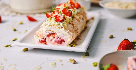 Pavlova rulada z jagodami saj nam prihajajo lepši dnevi!
