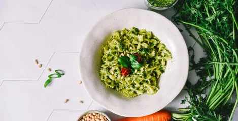 Pesto iz korenčkvih listov - instashop