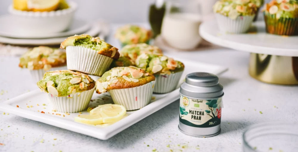 Neustavljivo mehki matcha muffini z belo čokolado bodo vas osvojili že ob prvem grižljaju!