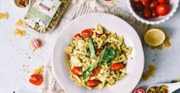 Pesto iz pistacij - neustavljiva zelena omaka sredozemskega pridiha
