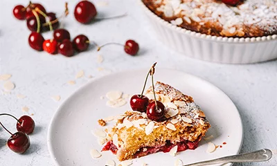 Pita s češnjami in mandlji - instashop