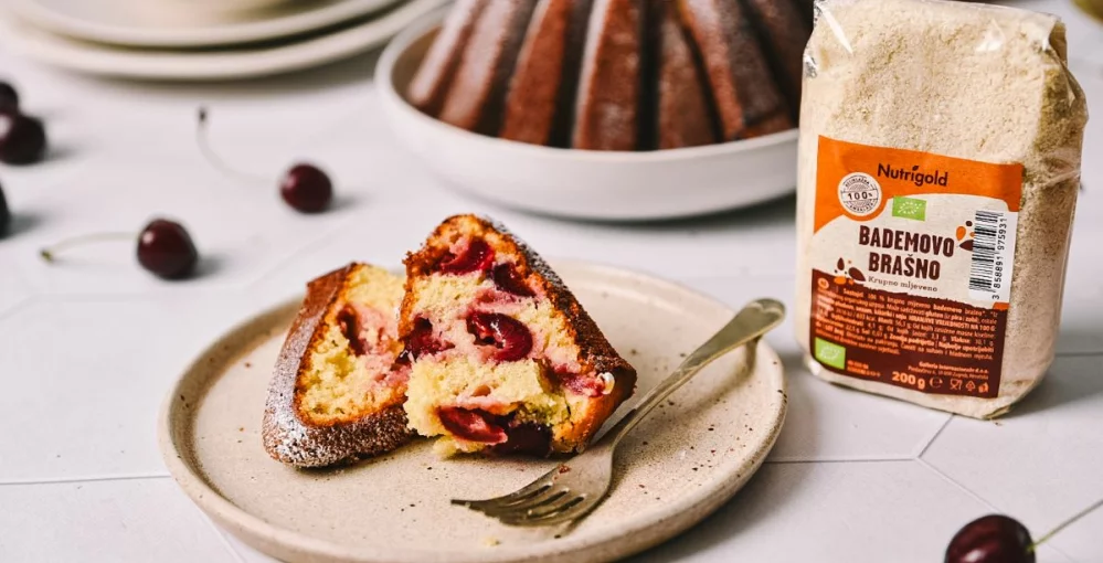 Kuglof z višnjami je prava rapsodija barv in okusov