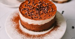 Neustavljiva presna tiramisu torta: Okusna rapsodija brez peke!