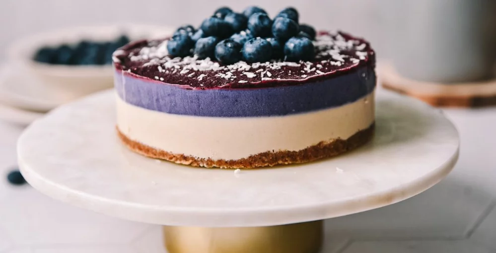 Presna torta z borovnicami je idealna za poletne mesece, ko ne želite prižgati pečice
