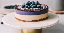 Presna torta z borovnicami je idealna za poletne mesece, ko ne želite prižgati pečice