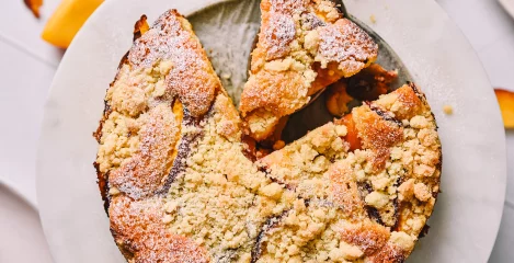 Drobtinasta slaščica z breskvami– Instashop