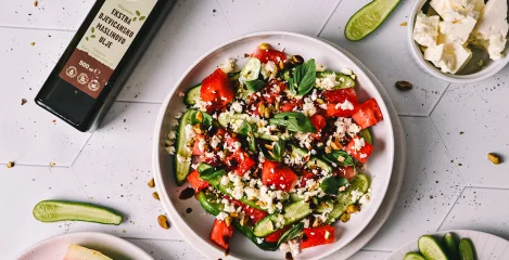 Solata z lubenico, feta sirom in kumaricami – instashop