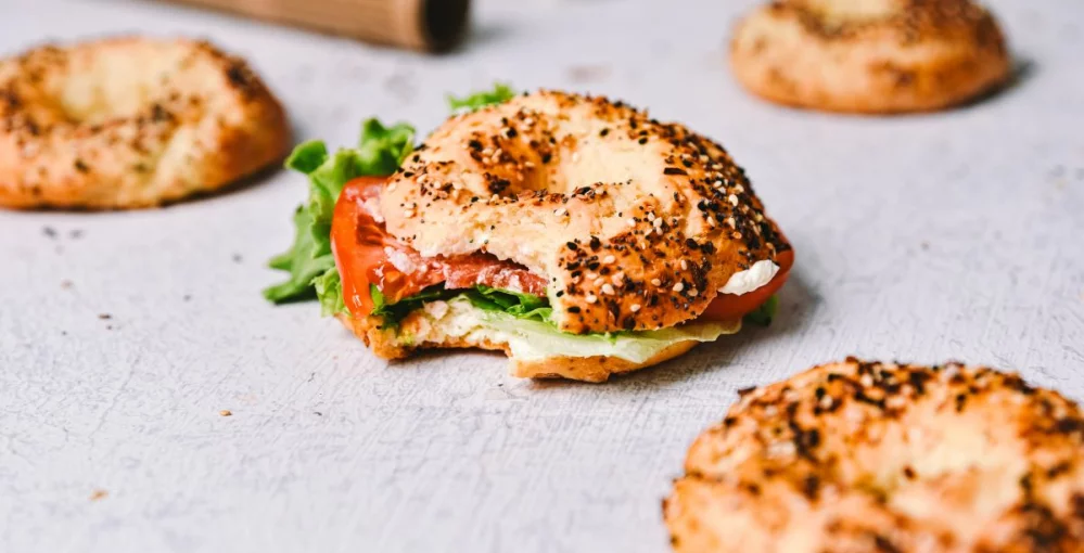 Hitri in sočni bagelsi z grškim jogurtom