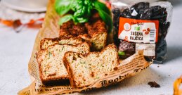 Naj zadiši iz pečice - Hiter kruh s sušenimi paradižniki!