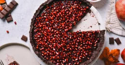 Hitra čokoladna čarovnija: Tart s šipkom v nekaj korakih!