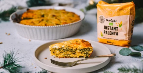 Polenta in špinača sta zdrava kombinacija, v tej piti prava senzacija!