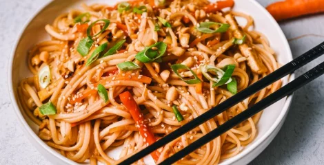 Sladko-kisli rezanci z zelenjavo in tofujem – instashop