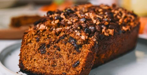 Kolač iz korenja s čokolado in orehi – instashop