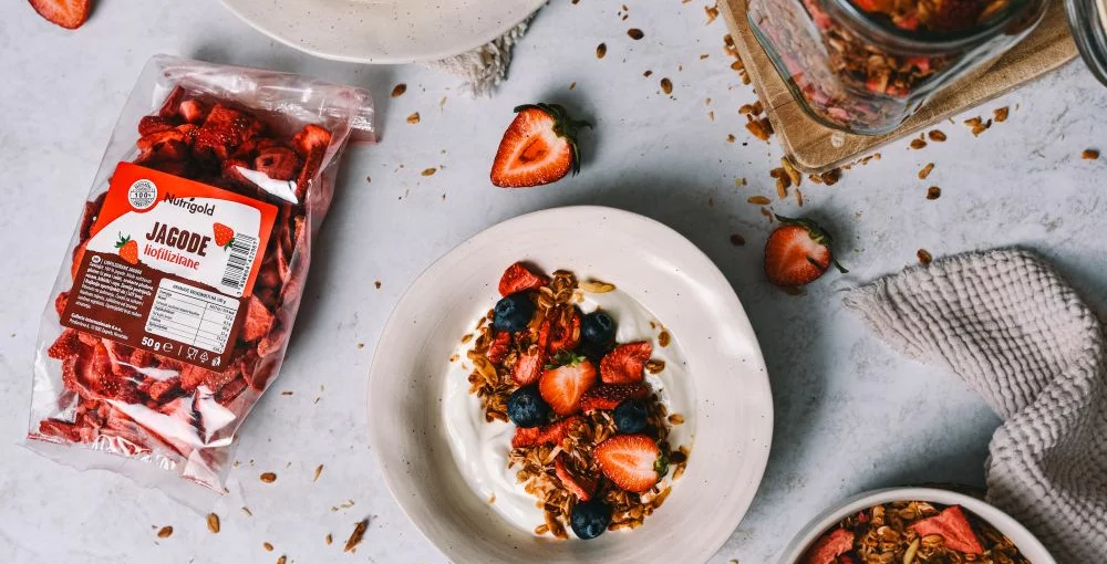 Jagode, kokos in granola, pripravite zajtrk svojih sanj!