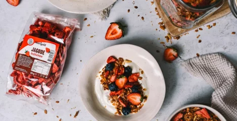 Jagode, kokos in granola, pripravite zajtrk svojih sanj!