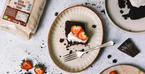 Brownie bread s smetano in jagodami