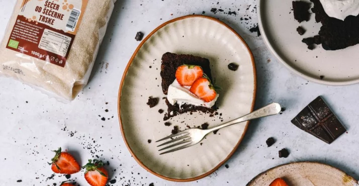 Brownie bread s smetano in jagodami