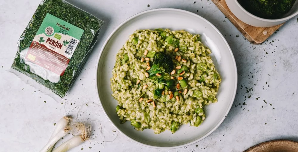 Zelena rižota z bobom in brokolijem