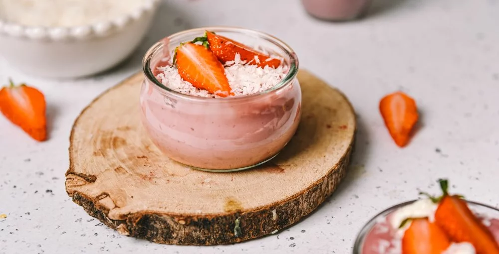 Puding z jagodami in kokosom
