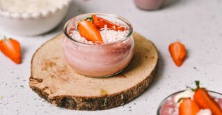 Puding z jagodami in kokosom