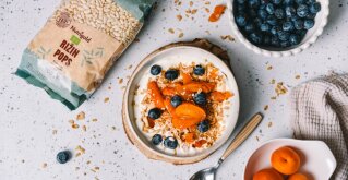 Za jutro polno smeha – granola z marelicami in kokosom brez greha!
