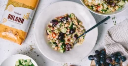 Bulgur solata s pečenim grozdjem je najlepši poslavljeni objem Mediterana na krožniku