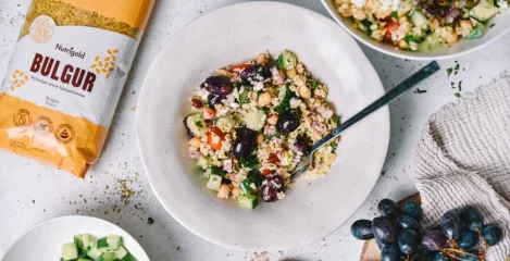 Bulgur solata s pečenim grozdjem je najlepši poslavljeni objem Mediterana na krožniku