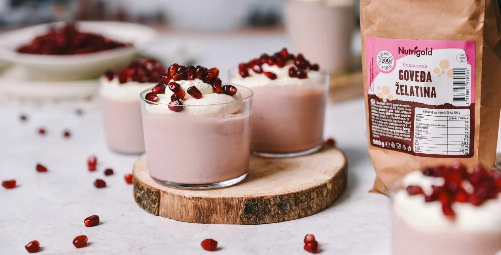 Hitro, osvežujoče in brez peke – Mousse iz granatnega jabolka je naš novi hit sezone! 