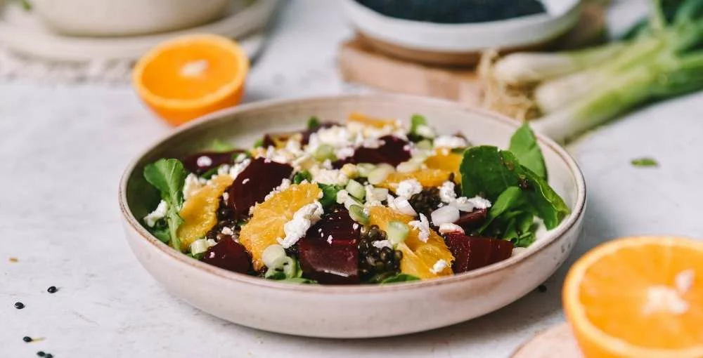 Pripravljeni na zdrave kraljevske grižljaje? Pripravite solato iz črne leče z pomarančo