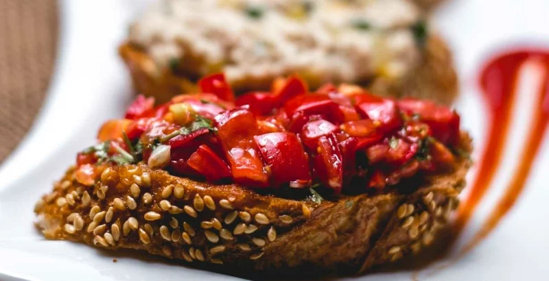 Slavni vegani so nam zaupali svoje najljubše jedi – tukaj so recepti!