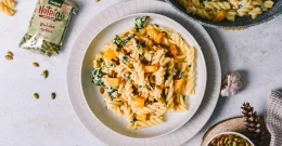 Recept za testenine z bučo in špinačo po receptu YumYumParadise.