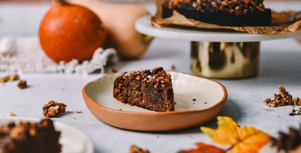 Recept za datljev kolač iz mešalnika je idealna sladica za jesenske dni.