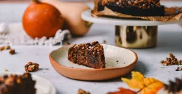 Recept za datljev kolač iz mešalnika je idealna sladica za jesenske dni.