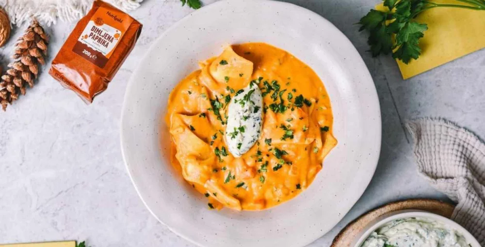 Recept za juho lazanja z ricotta kremo prinaša pravo toplino in okus prijetne, domače hrane