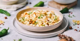 Chilli testenine z bučo in lešniki združujejo sladkobo, hrustljavost in rahlo pikantnost.