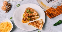 Quesadilla s karamelizirano čebulo