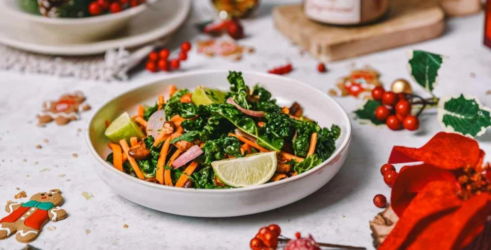 Solata s korenčkom in indijskimi oreščki