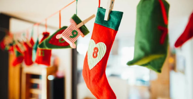 »Ste že slišali za pravilo štirih daril? S to metodo lahko otrokom pripravite nepozaben prihod Miklavža in božič!«